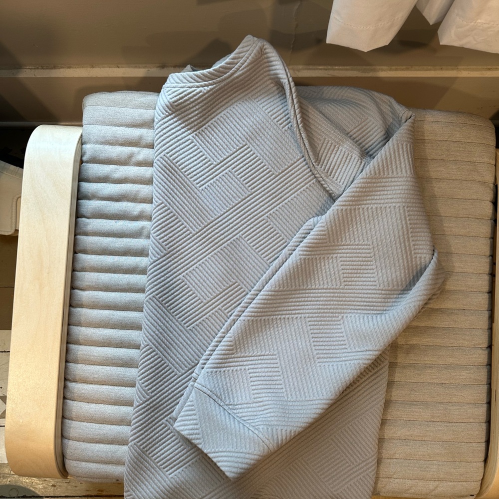 Used set. Comes with wide leg lounge pants. Long sleeve top and short sleeve top